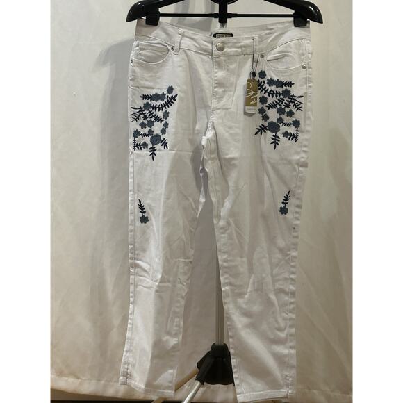 Suzanne Betro Denim - NWT Suzanne Betro Denim White Embroidered Skinny Cropped Jeans Women's size 14